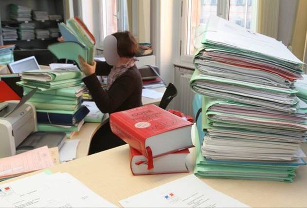 La directrice des greffes des services judiciaires du Tribunal judiciaire de Toulouse (Haute-Garonne), Madame C. est accuse de harclement par 8 personnes.(Illustration)